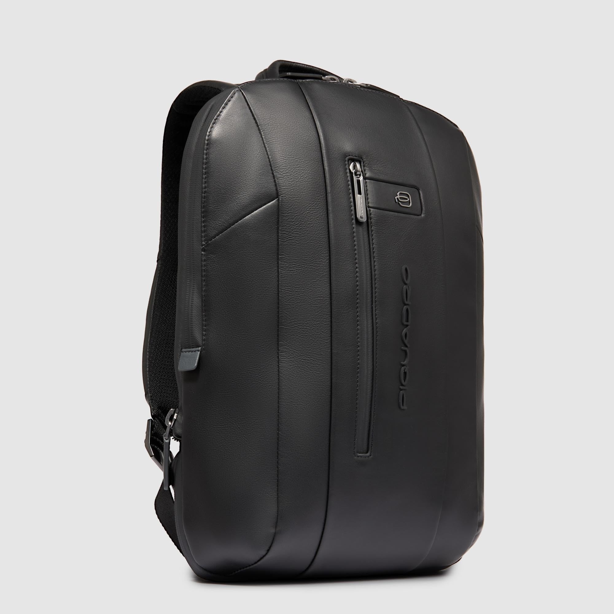 PIQUADRO - Zaino Porta PC 15,6" Espandibile in Pelle - Uomo - Nero | Aggancio per Trolley, Volume extra, Spallacci imbottiti, Vani organizzati, Ufficio, Uso quotidiano