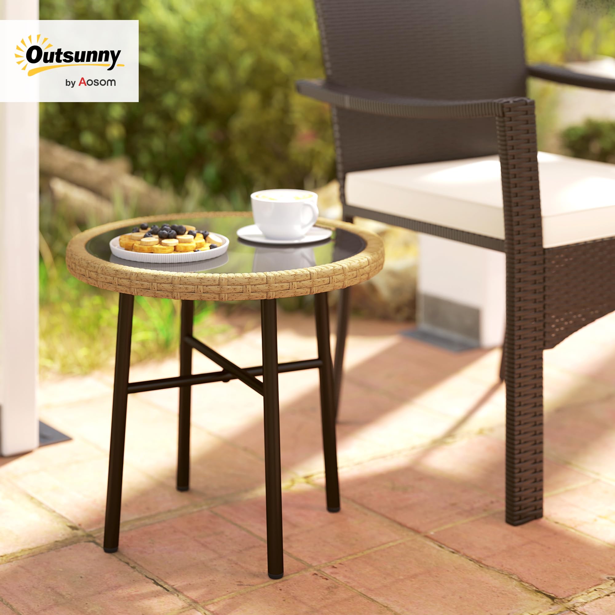 Outsunny Table Basse Ronde de Jardin en Résine Aspect Rotin, Acier et Plateau Verre Trempé Ø 46 cm, Naturel