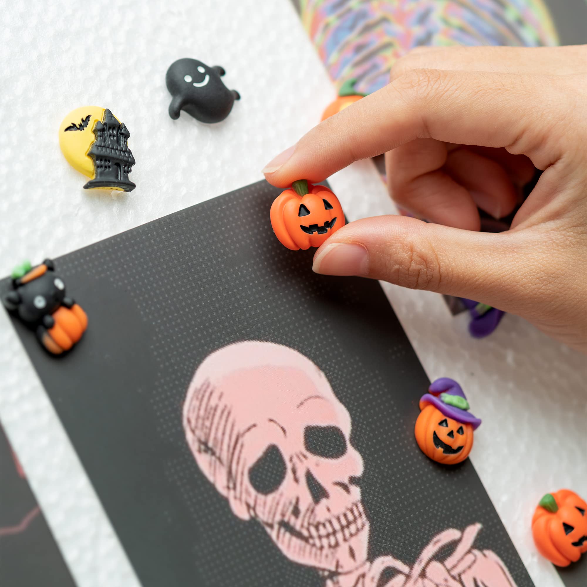 H1vojoxo 40 szt. przypinek na Halloween dekoracja na tablicę z korka, dekoracyjne pinezek na Halloween, zabawne przypinki do dyni na ścianę ze zdjęciami, przypinki do tablicy ogłoszeń, zamek na Halloween