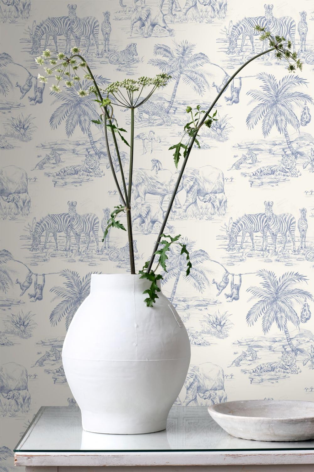 papier peint toile de jouy jungle bleu et blanc 0.53 x 10.05 m - ESTAhome
