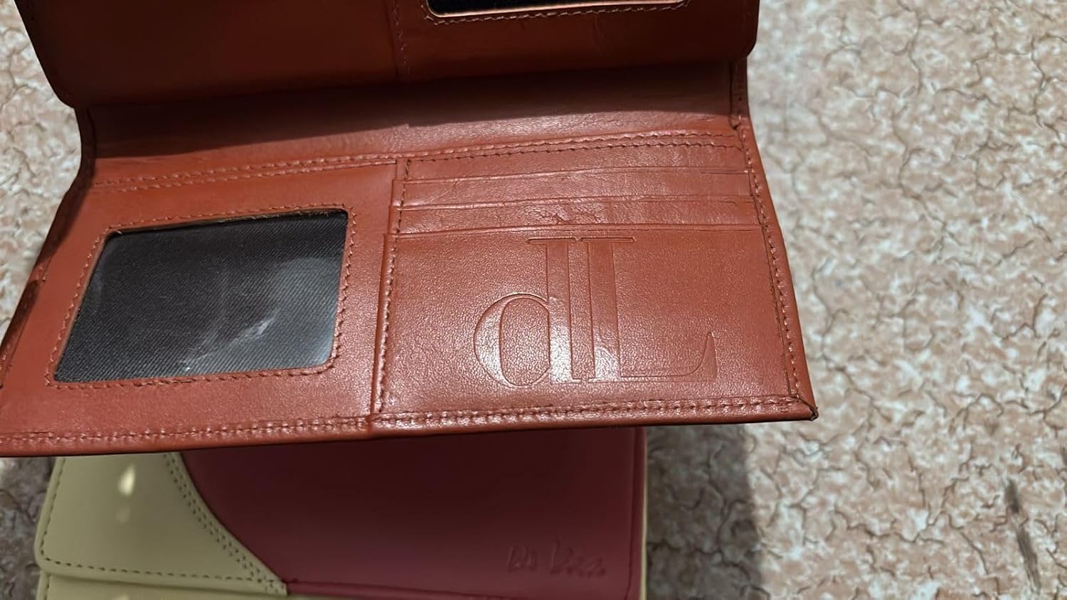 De Lira Women’s Leather Wallet – Elegant Snap Closure Clutch Organizer with Zipper Coin Pocket, 7 Card Slots, 2 ID Windows & Multi Compartment Card Holder Purse Wallet for Women (Garnet and Laurel)