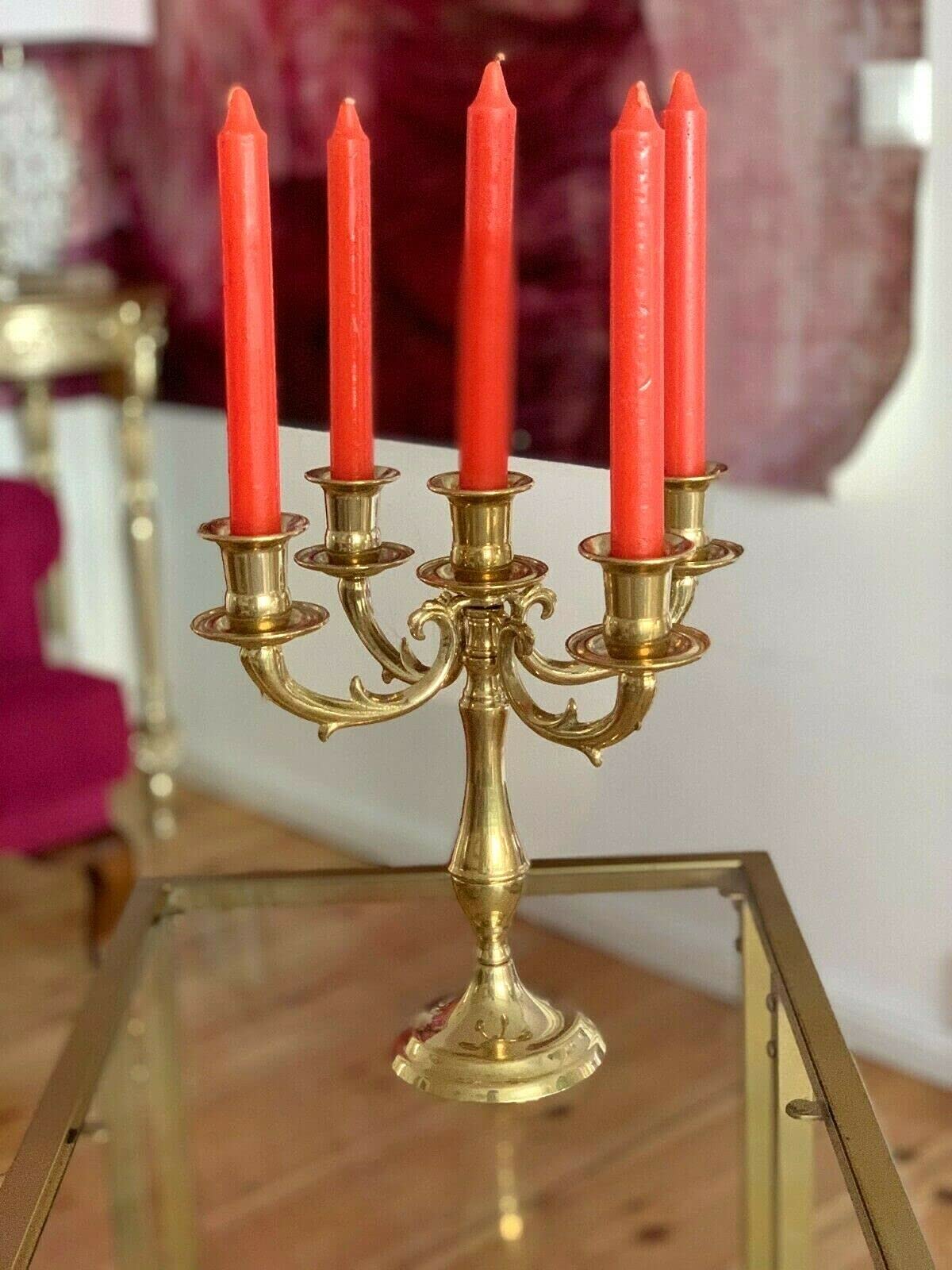 Candelabro a 5 bracci in ottone dorato.