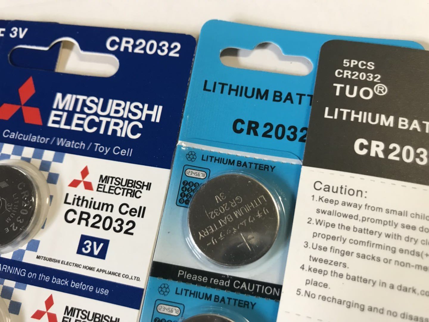 Amazon | 三菱 20個 TUO® 10個 高性能 CR2032 ボタン電池 3v 2032 リチウムコイン電池合計30個 | TUO | 乾電池