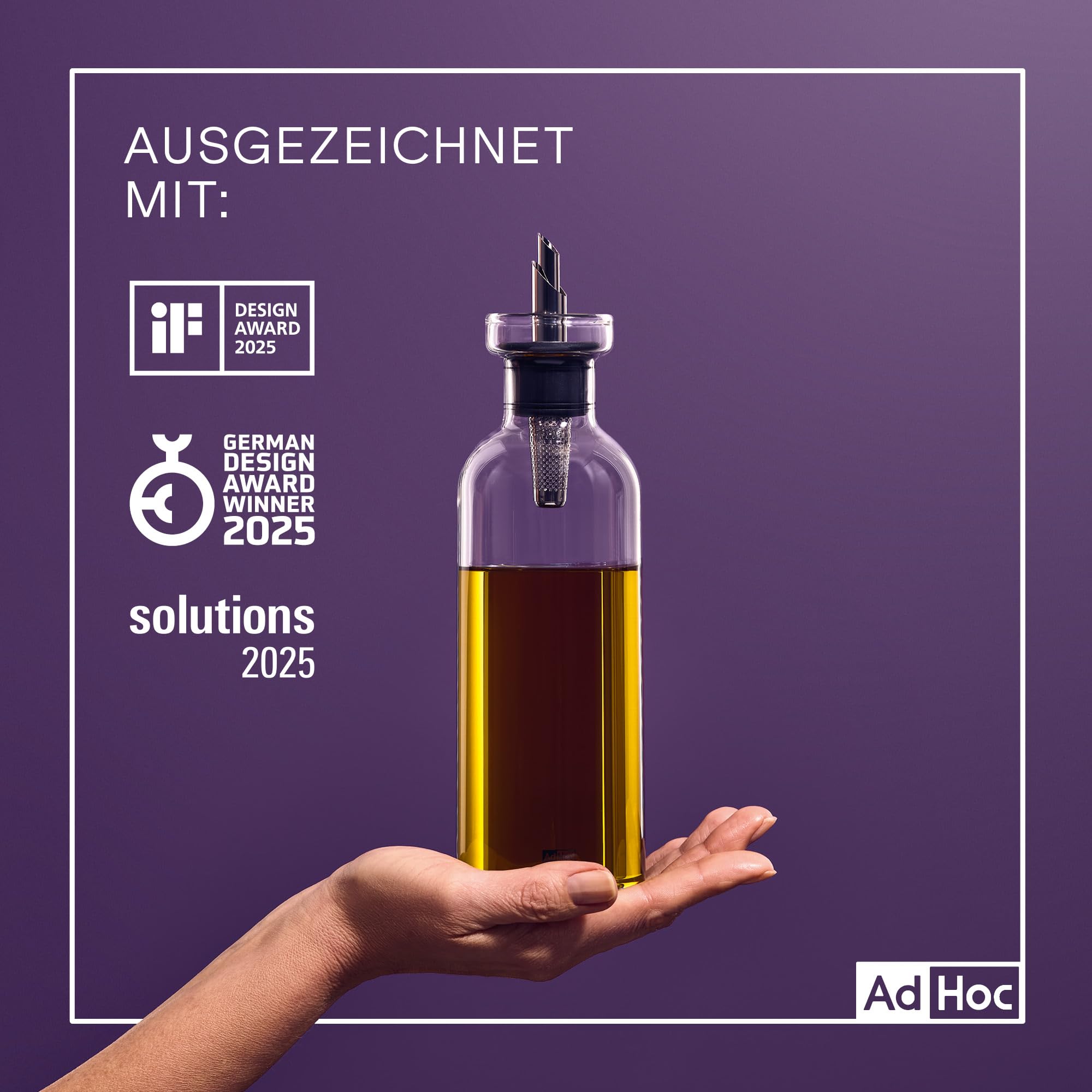 AdHoc AromaPour Ölflasche und Essigspender mit passendem Holz Untersetzer | Mit PreciseFlow Ausgießer aus Edelstahl für tropffreies Dosieren, Premium Geschenkset aus 2x 300ml Glasspender und Tablett