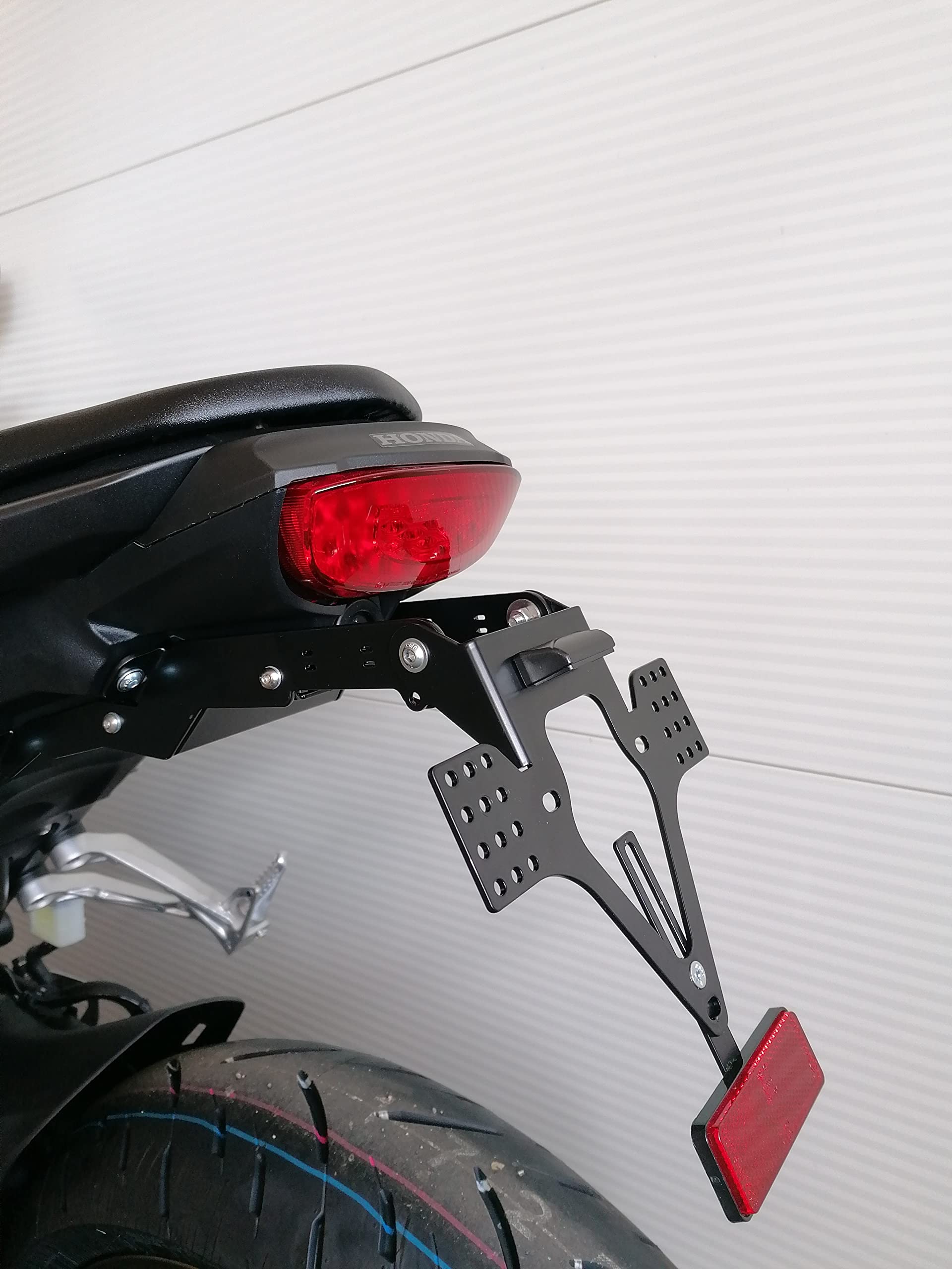 kurzer Kennzeichenhalter für Honda CB125R ab2018 Kennzeichenträger GroFaTec EVO Set Spritzschutz CB 125 R Nummernschild cb125 r Träger Halter kurzes Heck Heckumbau
