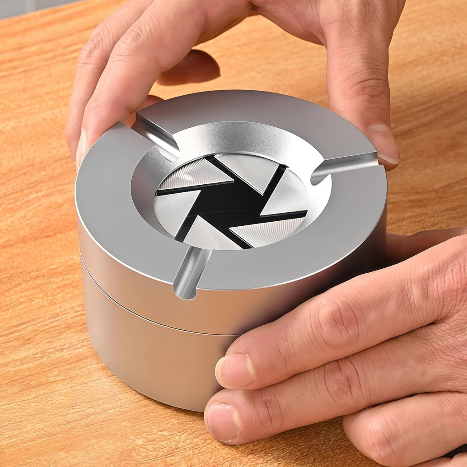 Stainless Steel Twist-Lock Ashtray, with Twist-Lock Lid,Small Stainless Steel Car Ashtray with Holder,Rotating Lid Auto-Extinguish Tray,Car Ashtray with Lids,Windproof Odor-Proof