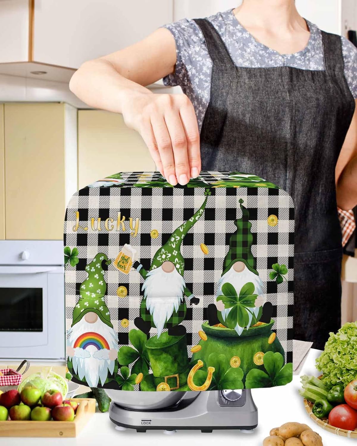 St. Patrick's Day Stand Mixer Cover with Storage Pocket, Waterproof Kitchen Mixer Covers, Gnomes Gold Coin Shamrock Checkered Plaid Kitchen Appliance Dust Cover Compatible with 6-9 Quart Mixers