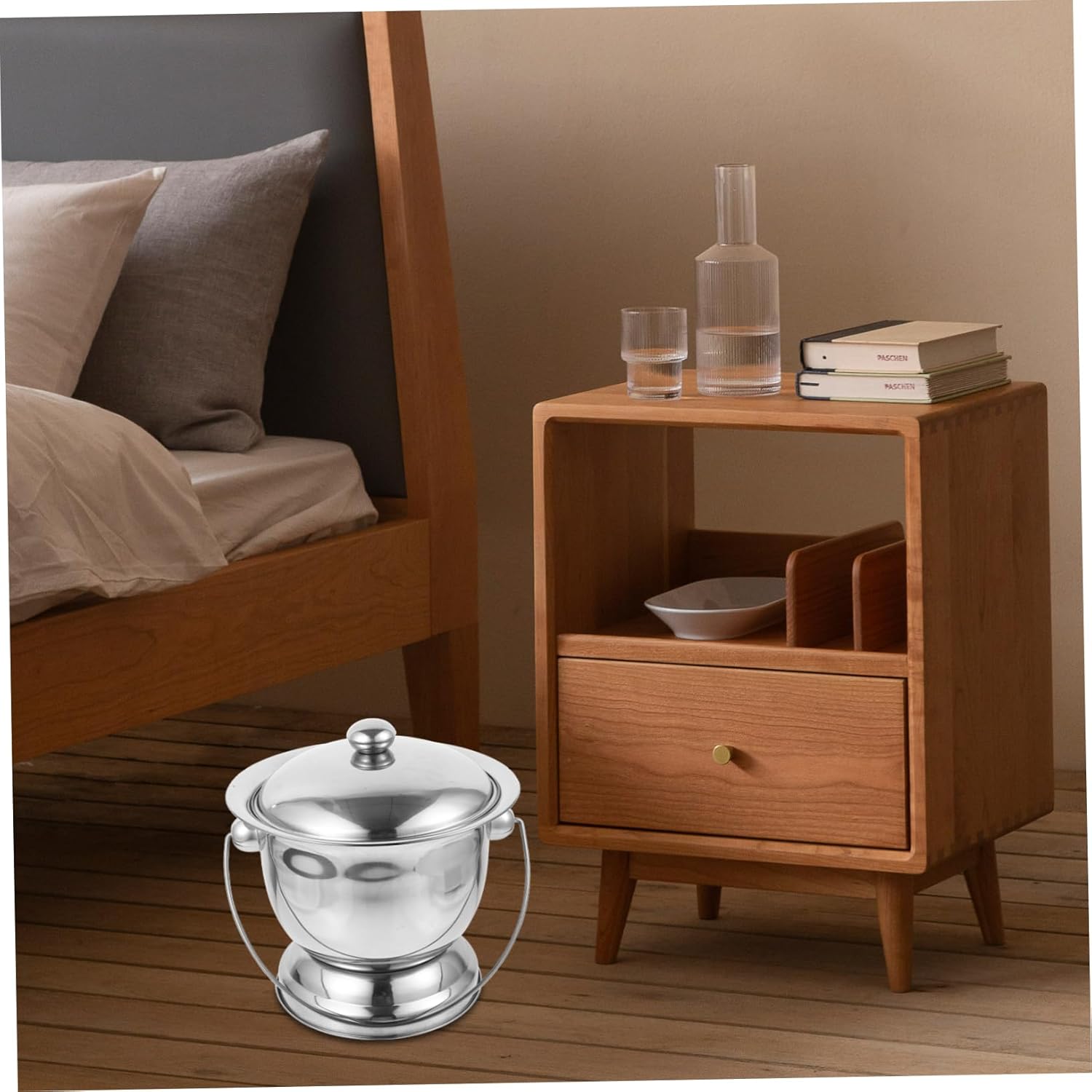 Portable Urinal with Lid Stainless Steel Night Urine Pot for Elderly and Disabled Easy to Use Bedpan for Home and Travel Convenient Pee Bucket with Handle