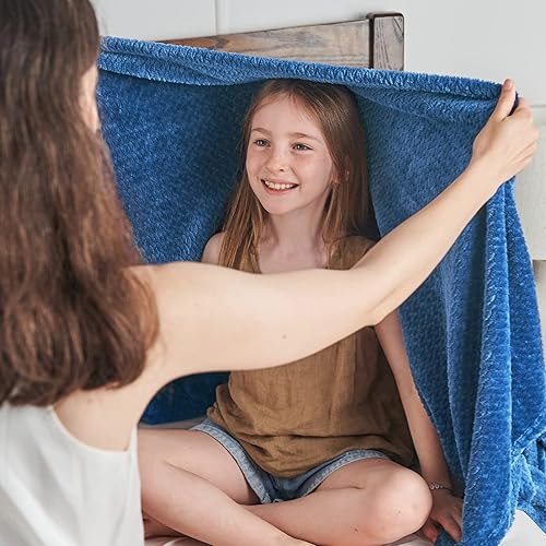 Miniatura 3 de NEWCOSPLAY - Manta de franela sedosa de primera calidad con patrón de hojas Cobija de forro polar ligero para todo el año (888-azul marino, manta