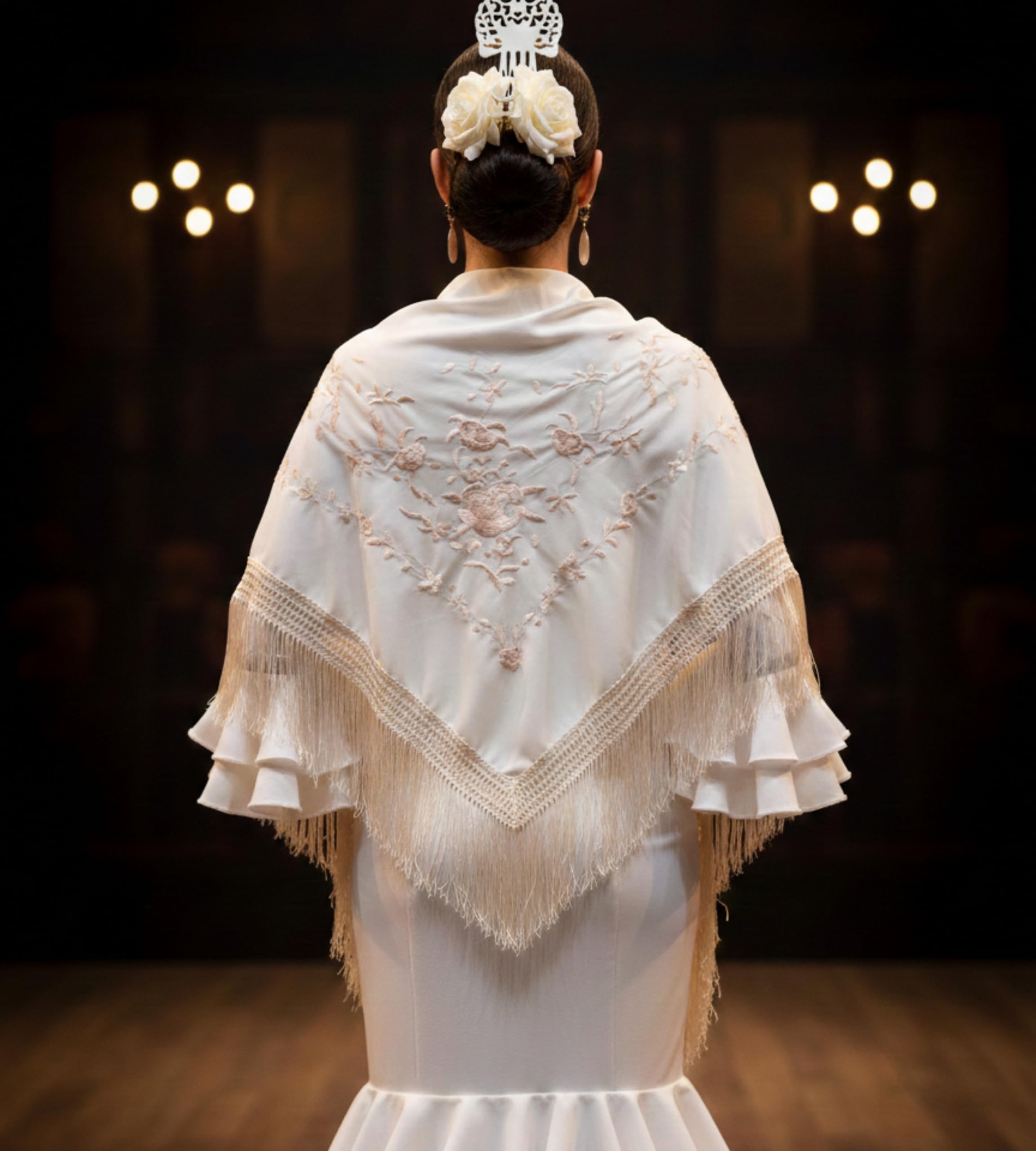 Châle blanc, éventail en bois, housse en cuir pour éventail fabriqué en Espagne et porte-clés style flamant rose
