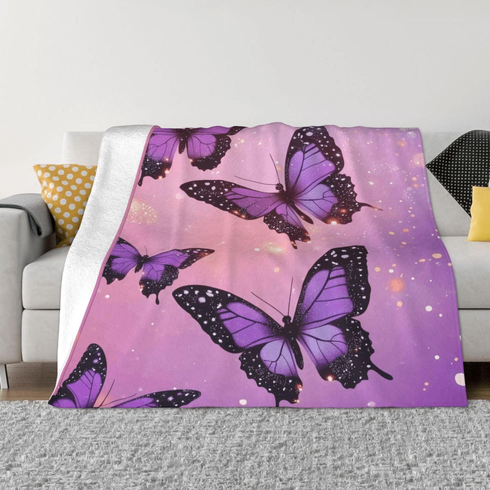 Couverture flanelle papillon pour vos moments de détente sur le canapé