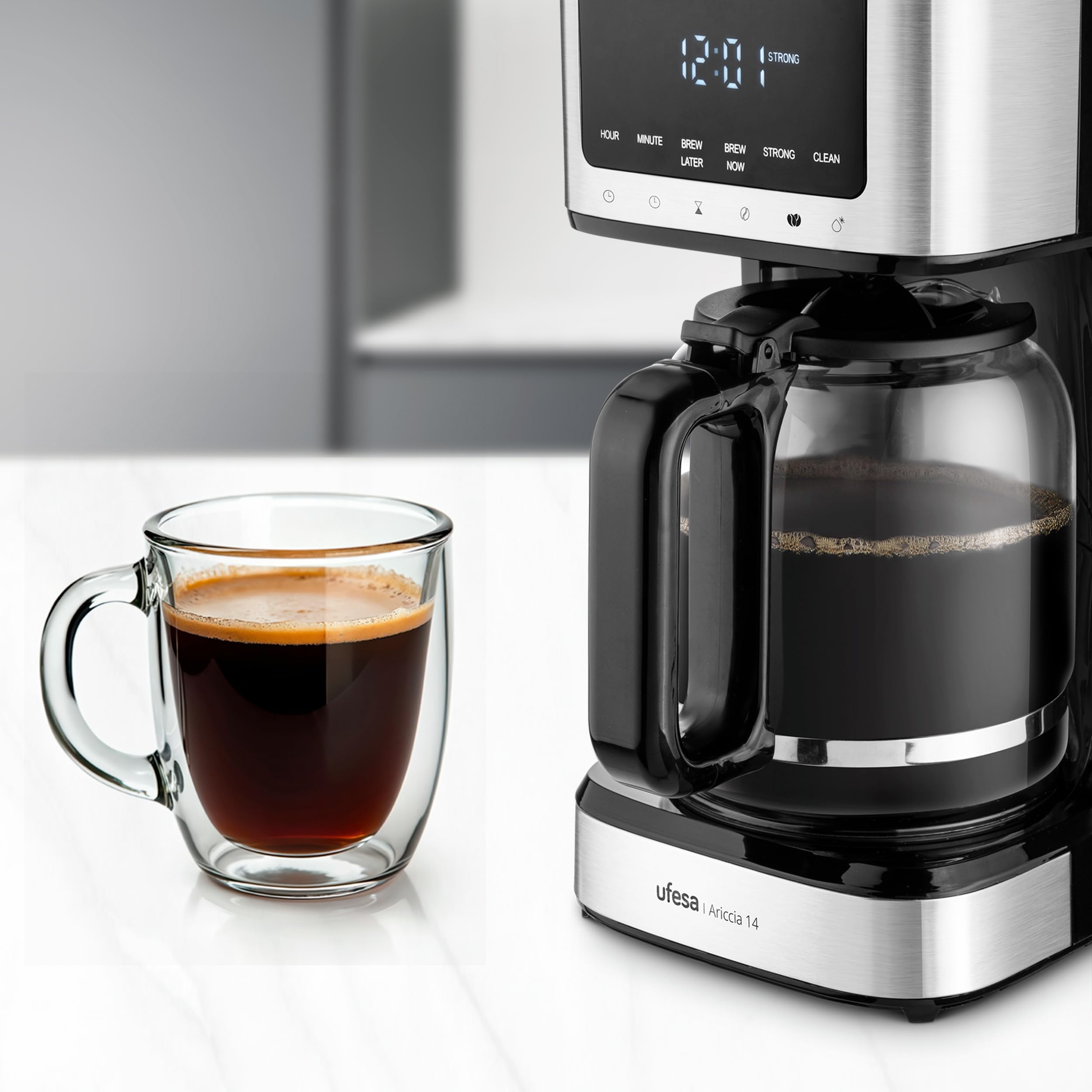 Ufesa Cafetière à Filtre Ariccia Programmable 900W, 14 Tasses, 1,8L, Écran Tactile, Acier Inoxydable, Filtre en Nylon Amovible, Carafe en Verre Haute Température, Compatible Lave-vaisselle, Antigoutte