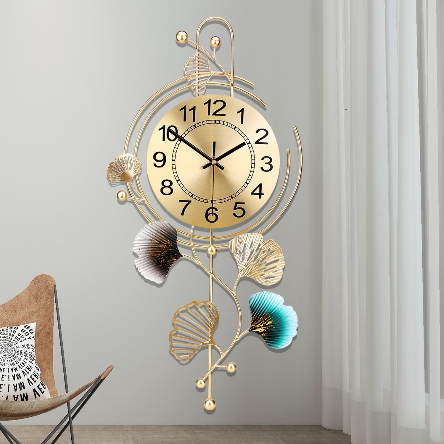 Horloge murale en métal moderne Coslife silencieuse à cadran rond et feuilles dorées