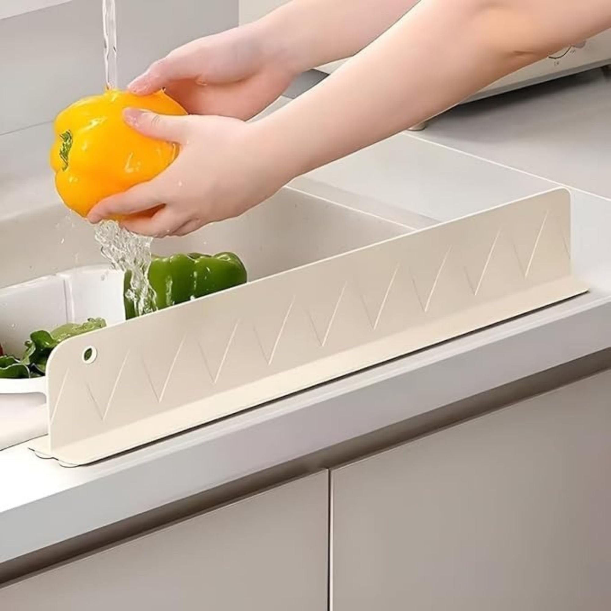 DREAMZ PRIME Pack of 1 Silicone Sink Splash Guard 48cm Flexible Water Stopper Strip for Kitchen Slab Bathroom Basin Edge Protector Cut to Fit Easy Clean Sink Water Barrier Guard