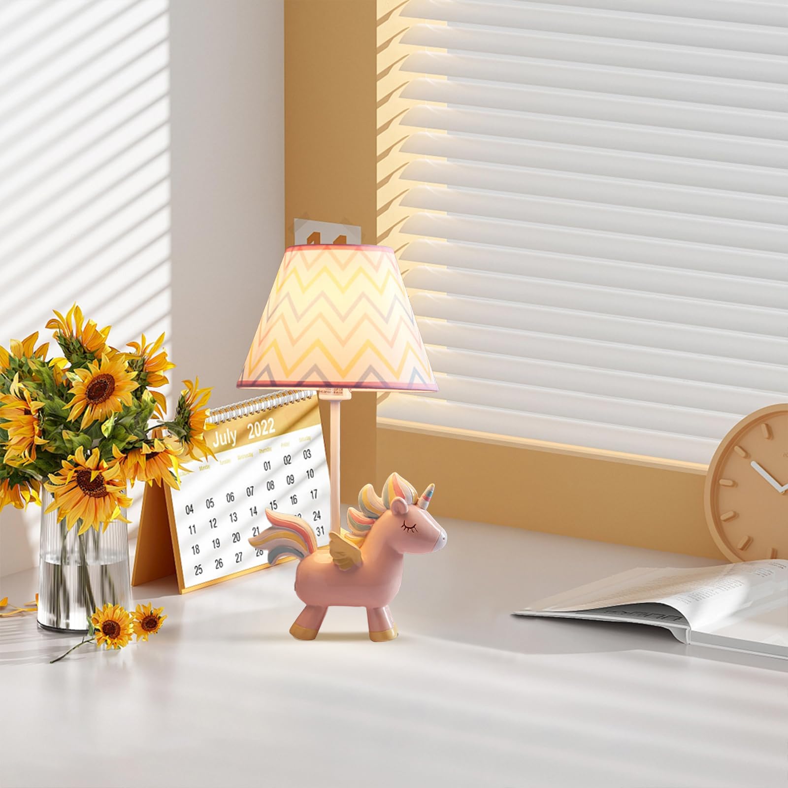 Lampe de Table Licorne en Tissu, Jolie Lampe de Chevet en résine, Design Animal, luminaire décoratif pour Chambre d'enfant, idéal pour la Lecture ou comme décoration de Chambre.
