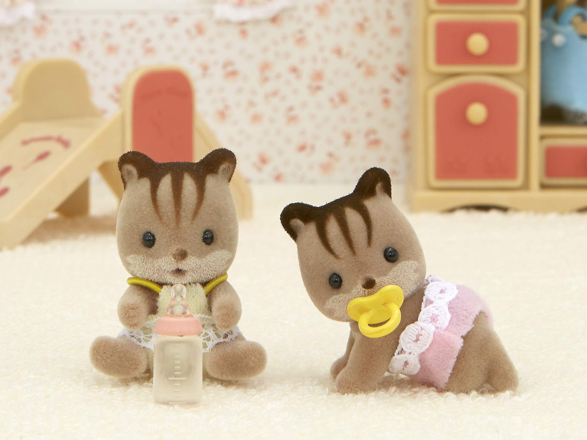 Amazon.co.jp: シルバニアファミリー 人形 くるみリスのふたごちゃん