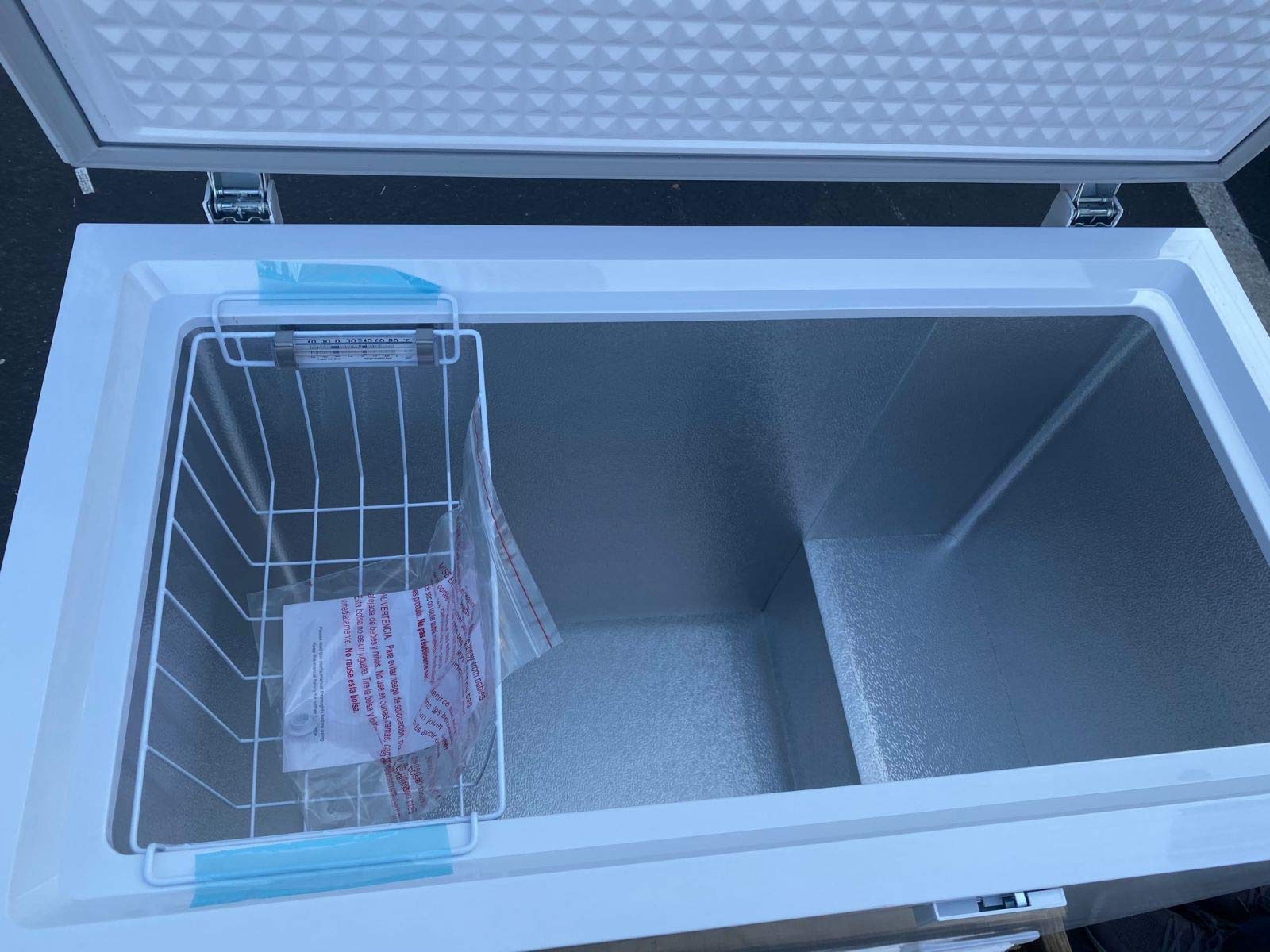 Commercial Freezer Chest Freezer 7 Cuft 33" Width Nsf Restaurant White Solid Flat Top W/Storage Baskets Xf-215 on Fridge.com - View 5