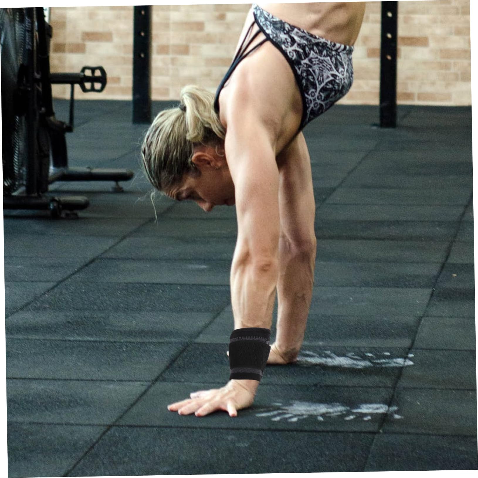 VERDANVERSE 2Pcs Breathable Fitness Wrist Sleeves Nylon Protective Bands for Sweat Absorption Non Slip Support for Weightlifting and Sports Activities