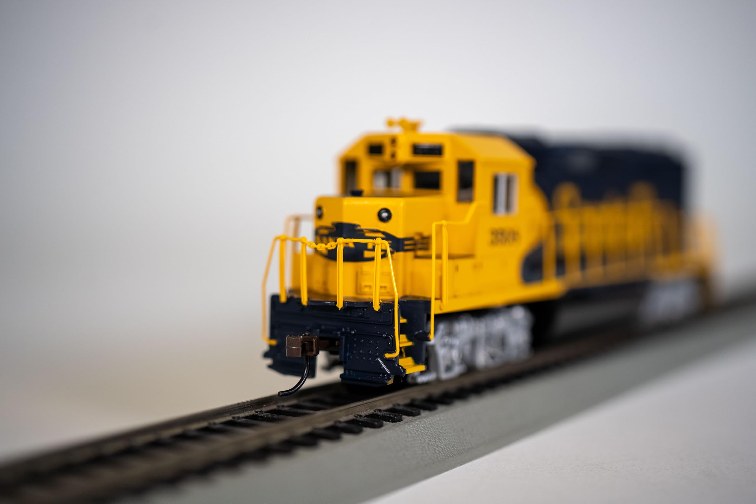 【中古】「非常に良い」Bachmann Industries gp40 DCC Equipped Locomotive Santa Fe # 3508 HO Scaleトレイン車、ブルー/イエロー Bachmann Industries EMD GP40 DCC Equipped Locomotive Santa Fe