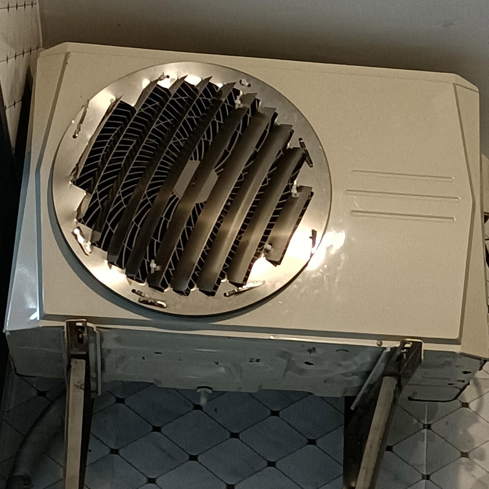 Griglie rotonde in acciaio inox per condotti CA – Copertura del condensatore durevole e accessorio di ventilazione per sistemi di climatizzazione domestici e commerciali