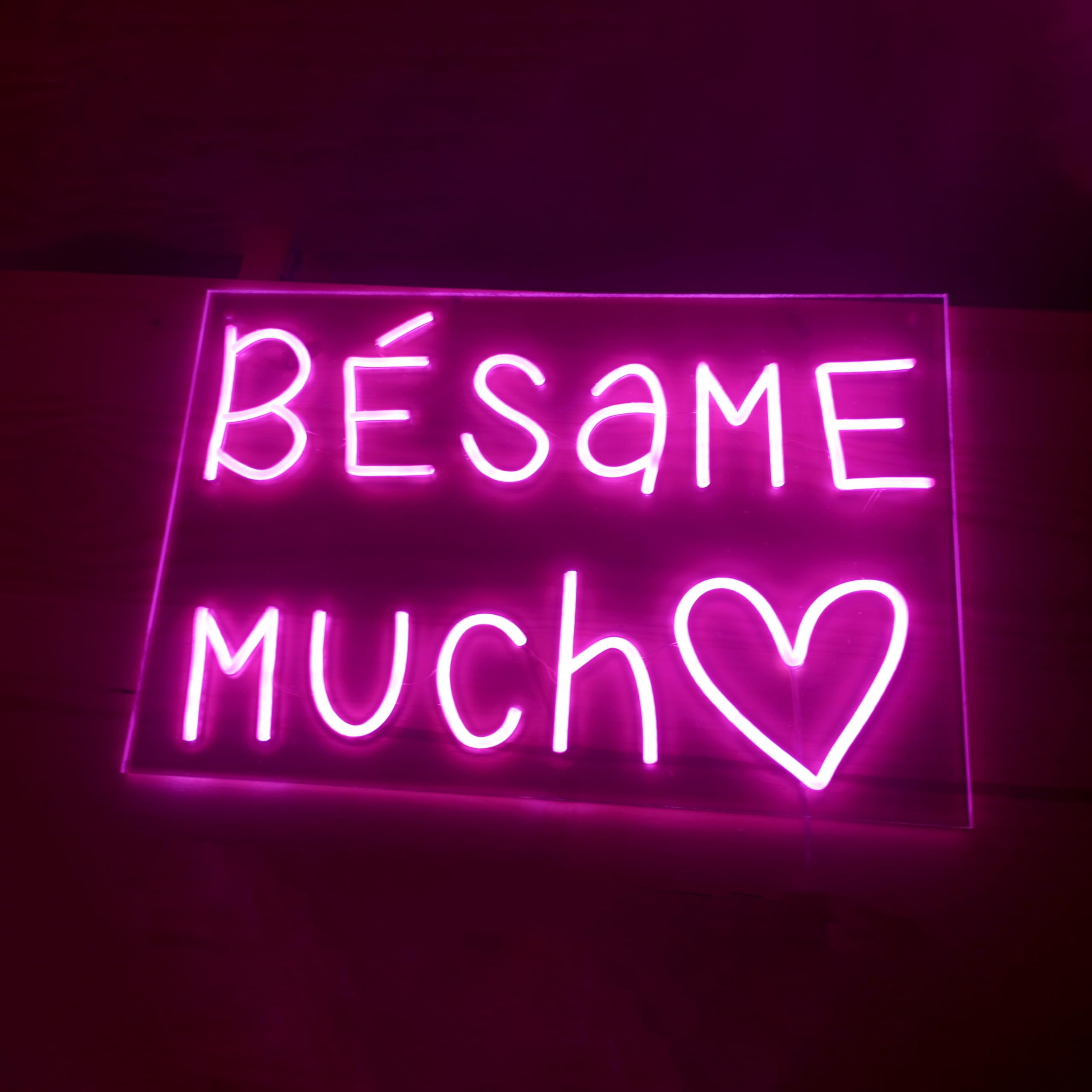Cartel neón led BESAME MUCHO para boda y eventos con mucho amor - Letrero personalizado bodas animar a besarse color rosa