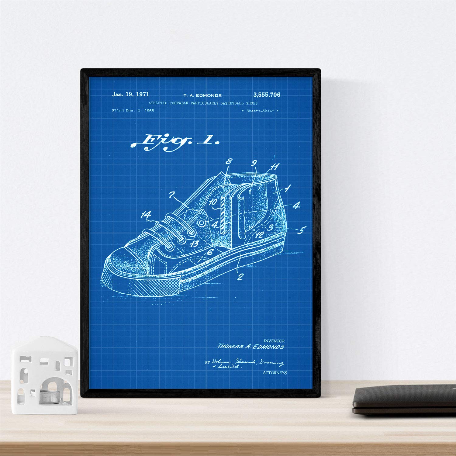 Nacnic Poster with basketball sneaker Patent 2. film with old design patent in A3 size with blue background - Image 2