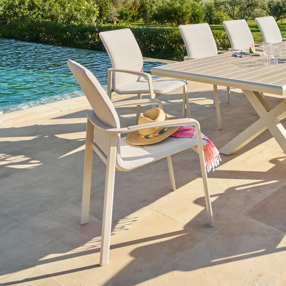 Fauteuil de Jardin Empilable Hespéride Diese Argile et Ivoire Anti-Rouille Tissu Déperlant Séchage Rapide