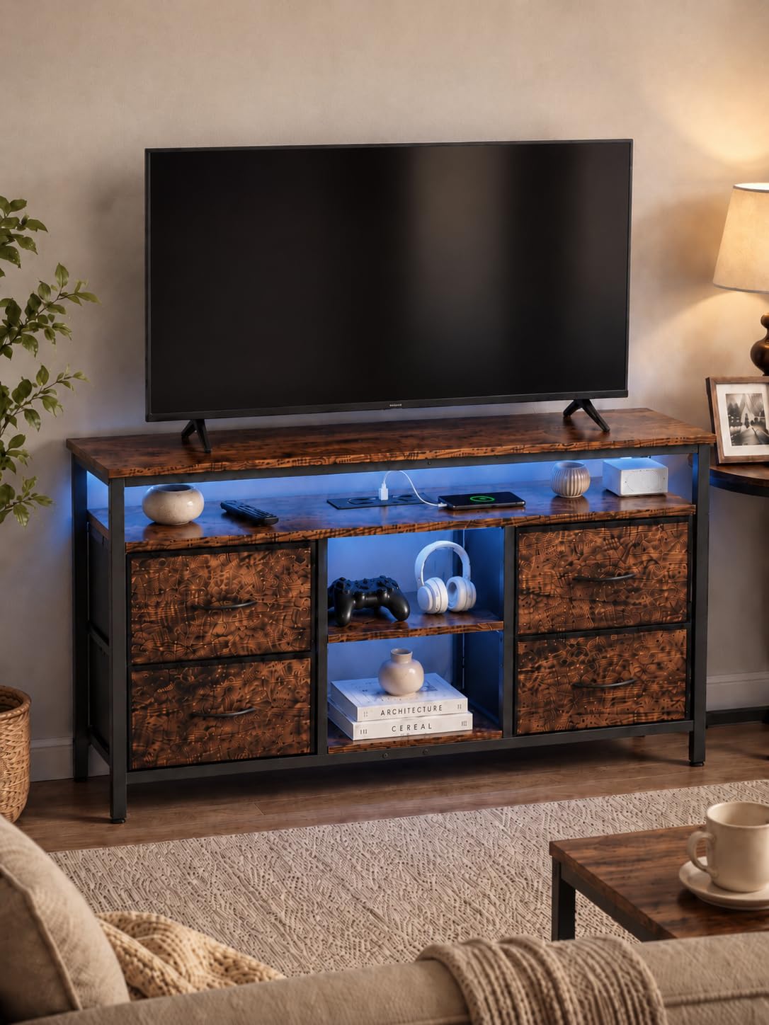 Meuble TV LED Meuble Télé Industriel Noir et Bois 110×30×78cm | PRISES ET RANGEMENT Deux prises et deux ports USB avec câble d’alimentation plus 4 tiroirs en tissu pour un usage quotidien