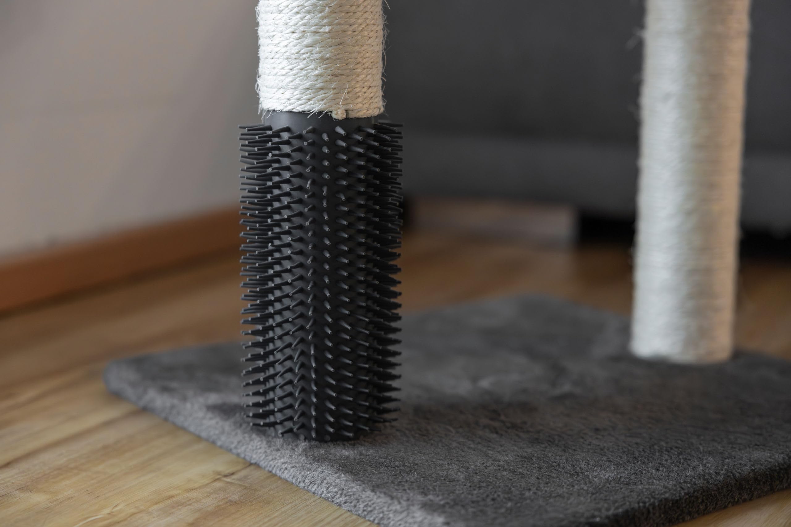 Kerbl Pet Drapak Rosi, dla Kociąt i Małych Kotów, Wyściełane Legowisko, Pluszowa Piłka do Zabawy, Słupki z Naturalnego Sizalu, Szczotka do Masażu, Szary, 48 Cm