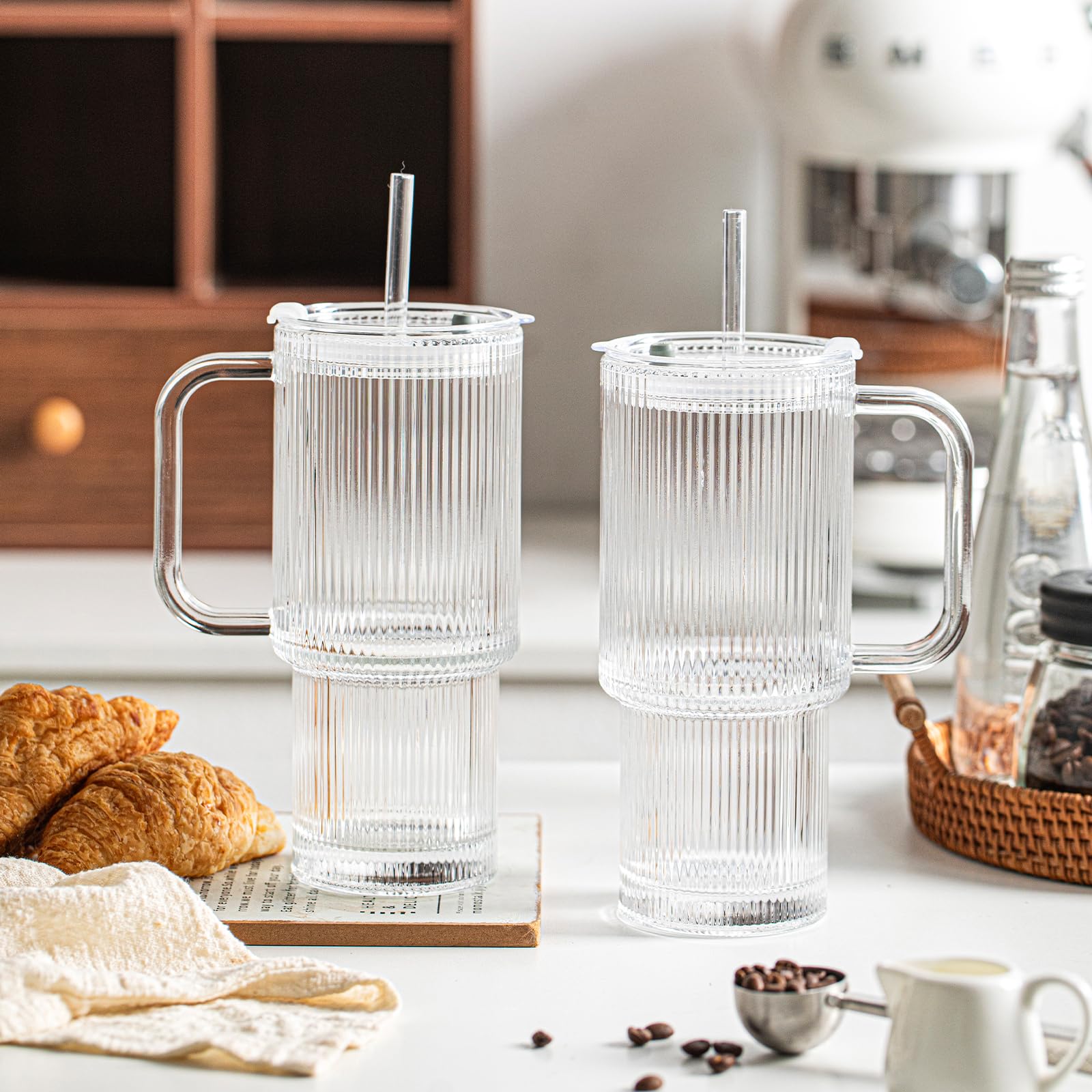 INSETLAN 2 bicchieri da 760 ml con coperchio e cannuccia, bicchieri in vetro a costine con coperchio e manico, vetro spesso, ideali per caffè freddo, matcha, latte, succhi di frutta e altre bevande