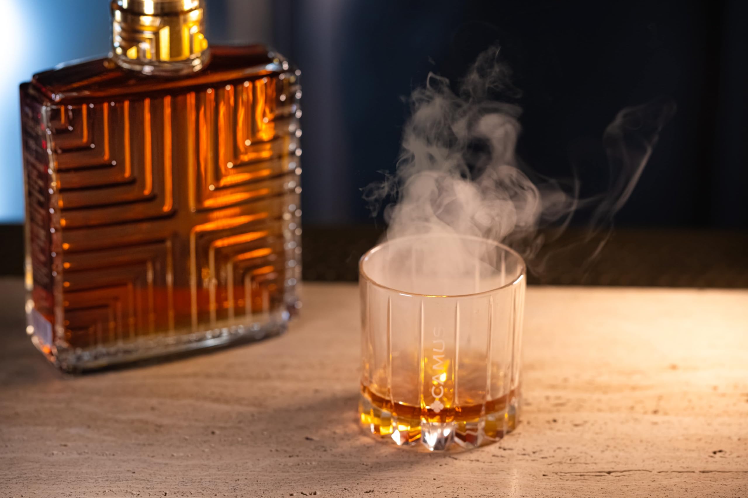 Camus Cognac XO 40% vol. Prestige Cognac in edler Karaffe und Geschenkpackung 0.7 l