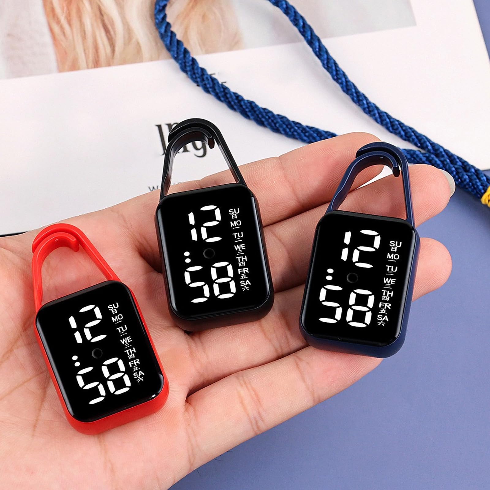 Llavero de luz nocturna con reloj digital táctil para estudiantes