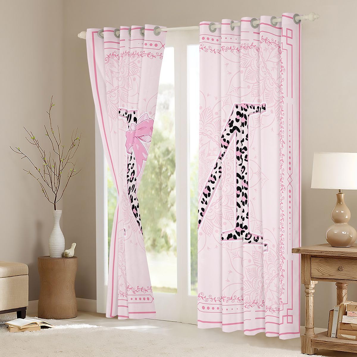 Homewish Dziewczęca różowa kokardka zasłony okienne 117 x 183 cm 2 zestawy paneli - lampart inicjał M zasłony zaciemniające stylowy nadruk zwierzęcy wstążka kokarda zabiegi zasłony prosta