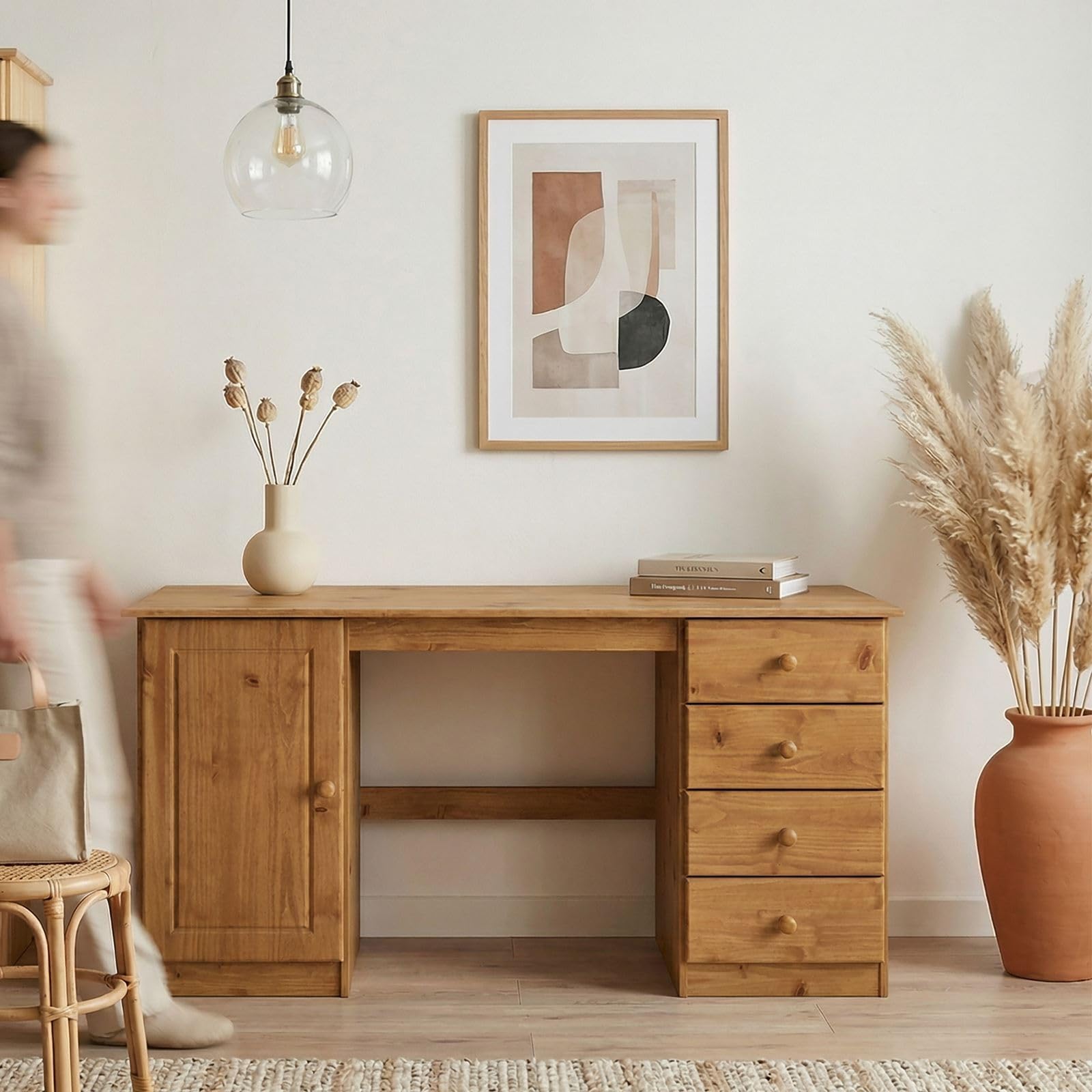 tisch aus massivem holz mit 4 schubladen und eine schublade mit torübercanzlung