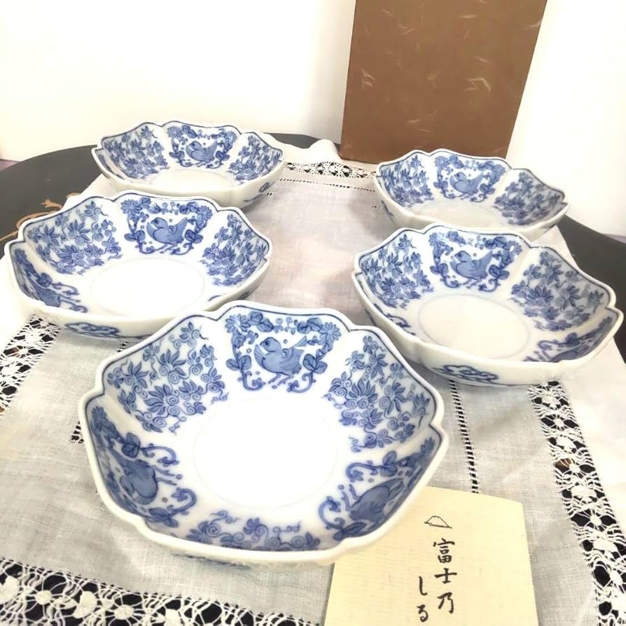 宮内庁御用達　深川製磁　花鳥唐草六号皿揃5枚組　未使用保管品　元箱発送品 Amazon.co.jp: 深川製磁 花鳥唐草 5号和皿揃 有田焼 中皿 銘々皿