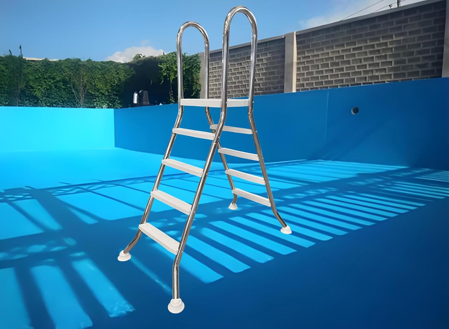 Escalera para piscina con estructura de acero inoxidable y 4 peldaños miniatura 1