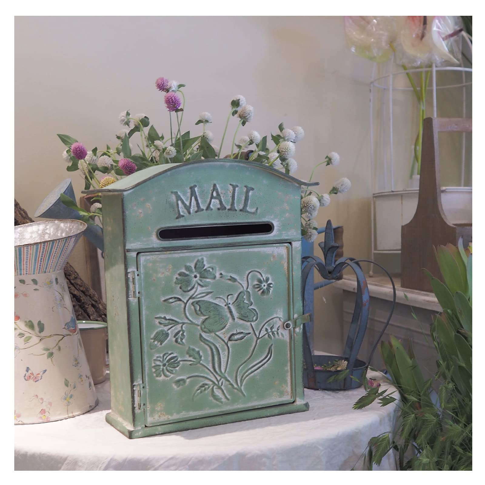 Boîte aux lettres murale verte vintage en métal avec relief 3D décoratif