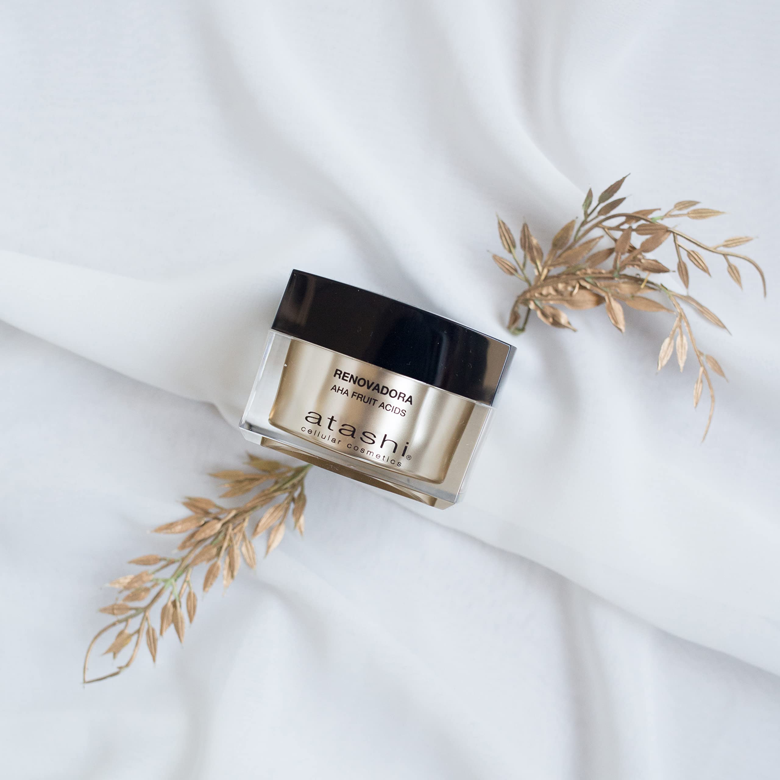 Atashi Antiedad Crema Renovadora AHA Fruit Acids Renovación y Luminosidad | Ayuda a renovar la piel, reducir arrugas profundas, afinar el aspecto de los poros y unificar el tono, 50 ml