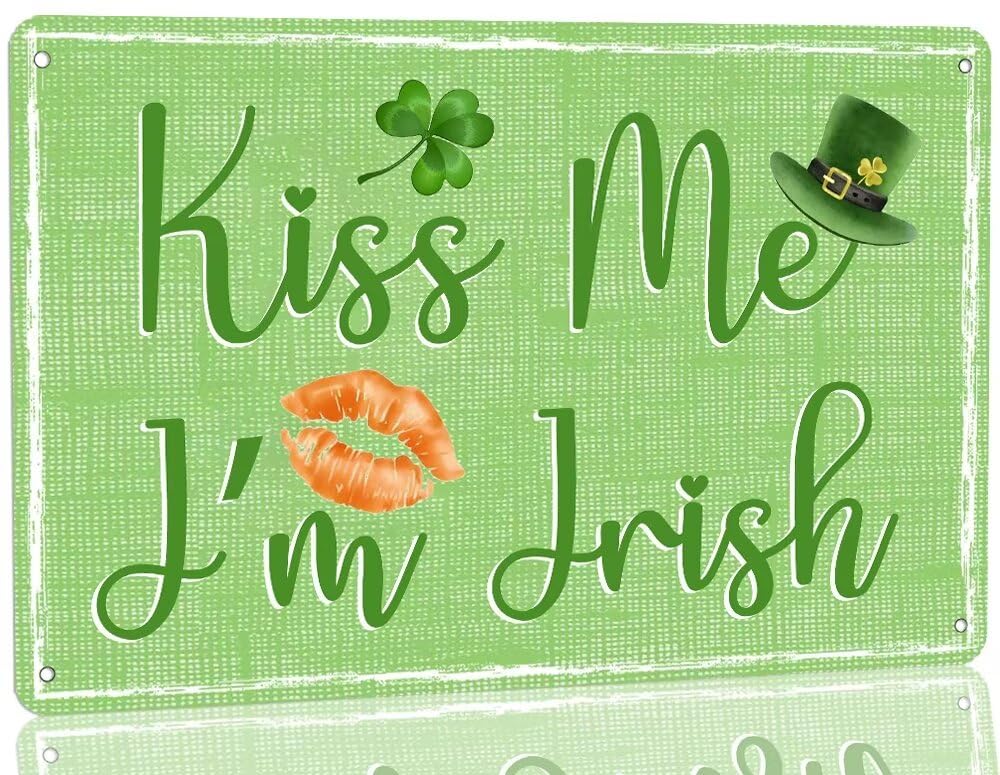 SMAZDFXX Metal Tin Sign-Kiss Me I'm Irish Sign Irish St Patrick's Day Party Decor Irish Wall Art Plaque for Home Kitchen Women cave Garden Porch Farmhouse Signs 8"x12"