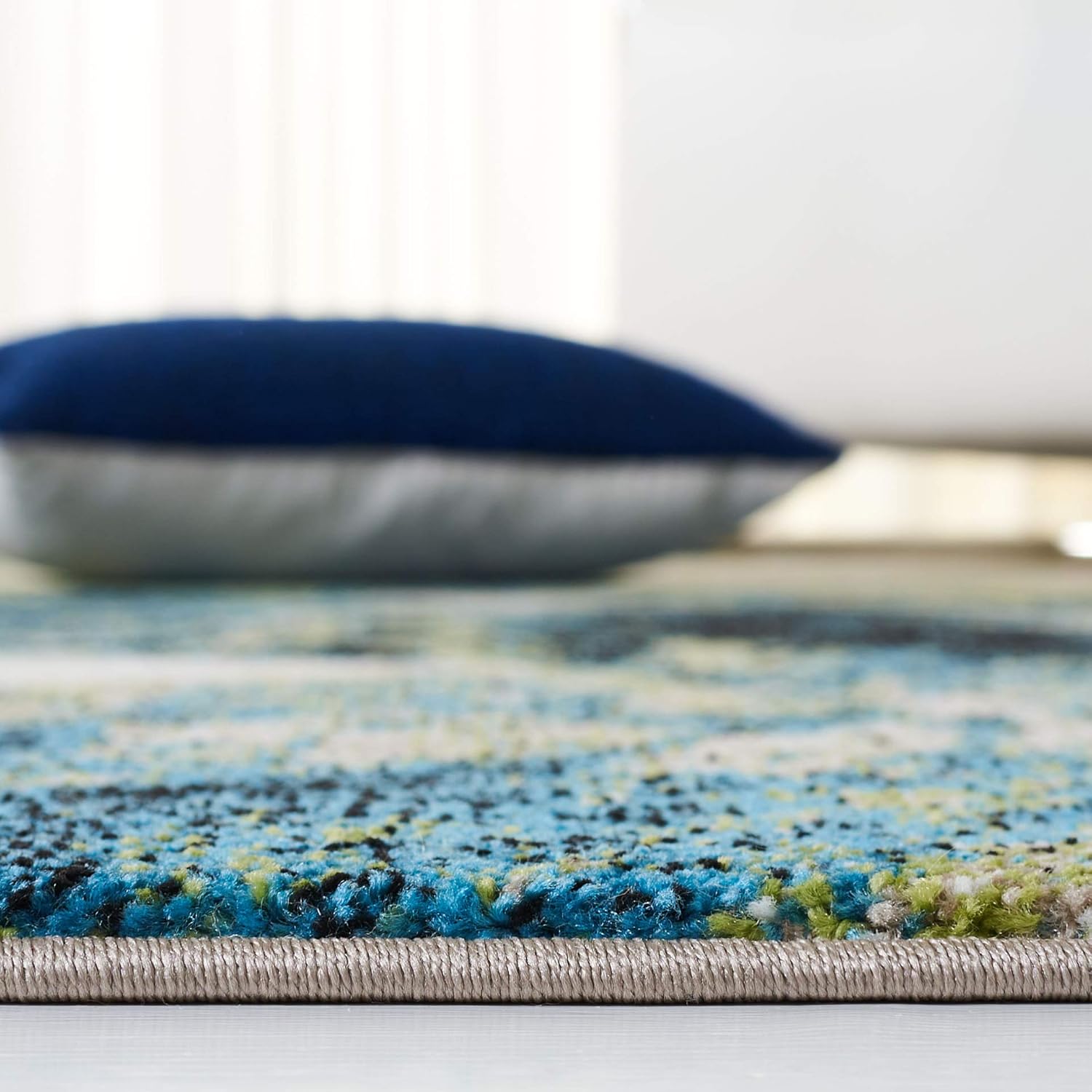 SAFAVIEH Glacier Collection Area Rug - 6'7" Round, Navy & Green, Modern Abstract Design, Non-Shedding & Easy Care, Ideal for High Traffic Areas in Living Room, Bedroom (GLA123M)