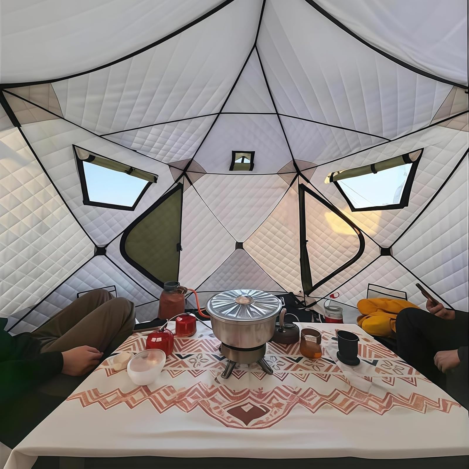 Izolowane schronienie wędkarskie na lodzie, konstrukcja Pop-Up z podnośnikiem kuchennym i wieloma otworami na zimowy kemping i wędkowanie