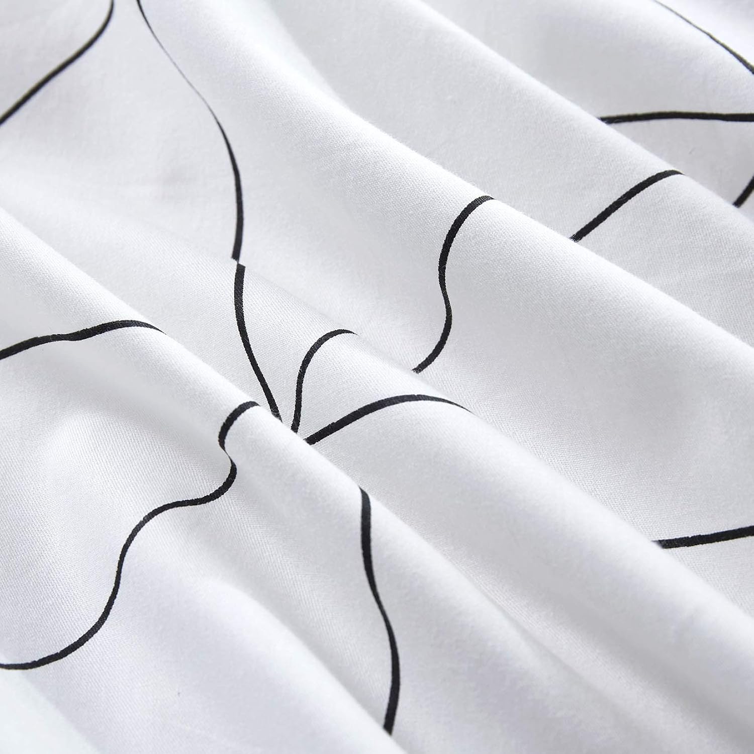 Wake In Cloud - Geometric Comforter Set, 100% Cotton Fabric with Soft Microfiber Fill Bedding, Black Pattern Printed on White (3pcs, Queen Size)