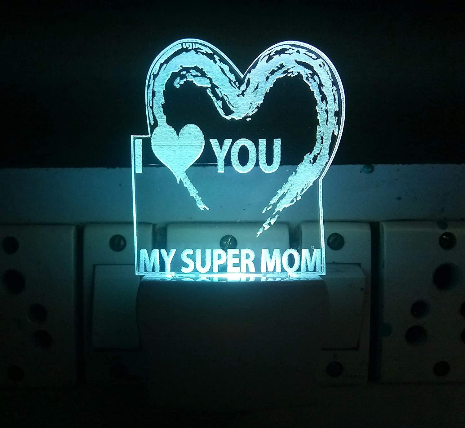 Red Robin I Love U MOM 3D Optical Illusion Acrylic Night Lamp, 7 Colors RGB Auto Gradual Changing LED Plug and Play Night Light, Office Light, Best for Gift, Multicolour
