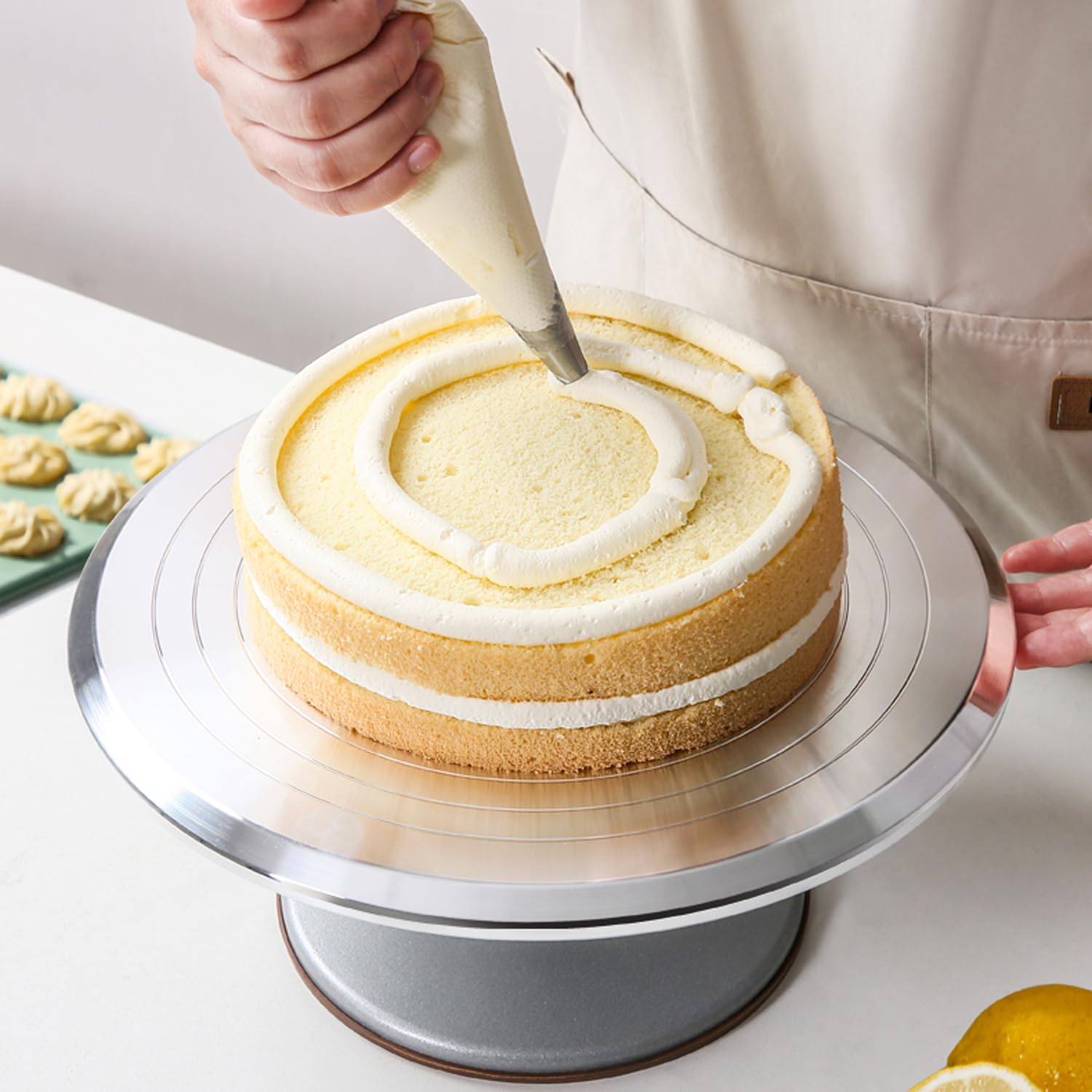 Tocadiscos giratorios de aluminio de 14 pulgadas, con parte inferior de silicona antideslizante para cupcakes, pasteles y decoraciones de pasteles, suministros para hornear