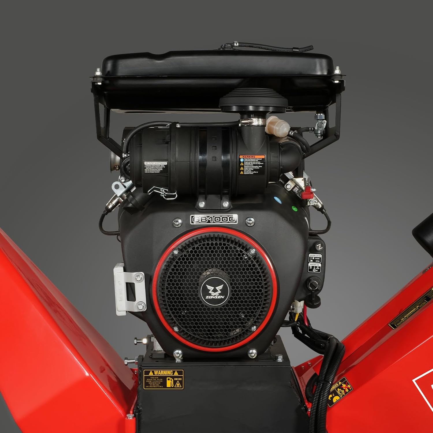 Primer pla view of the MechMaxx B200 engine