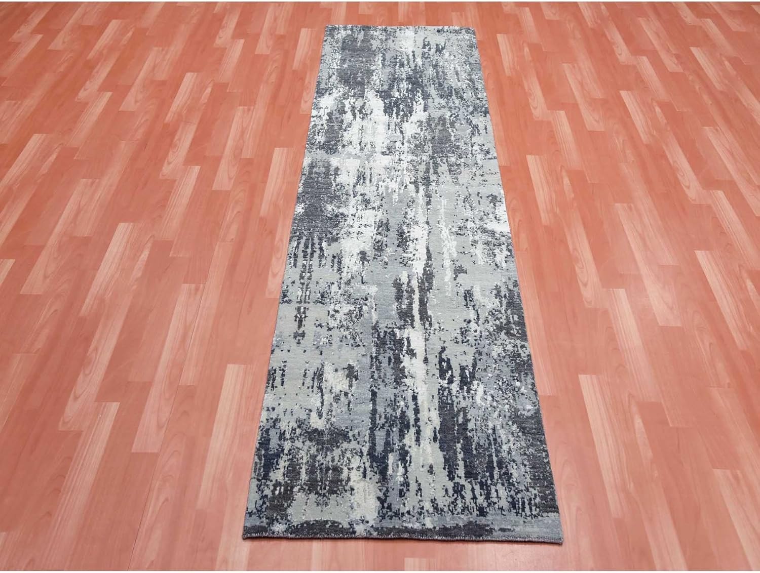 Gray Modern Abstract Design Wool and Silk Hand Knotted Runner Oriental Rug (2'6"x8'3")