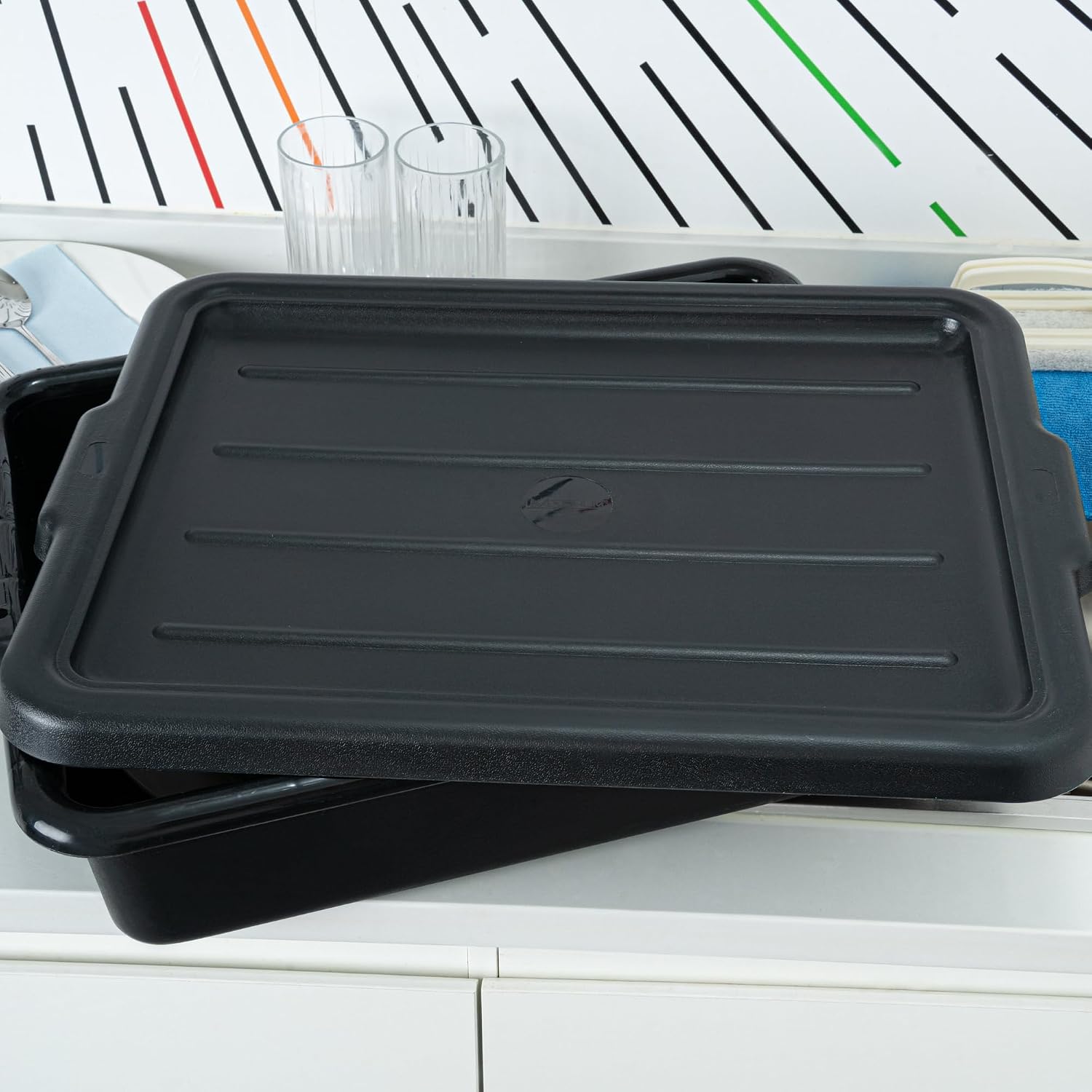 Restaurantware Black Plastic Bus Tub and Lid Set, 3 Pack