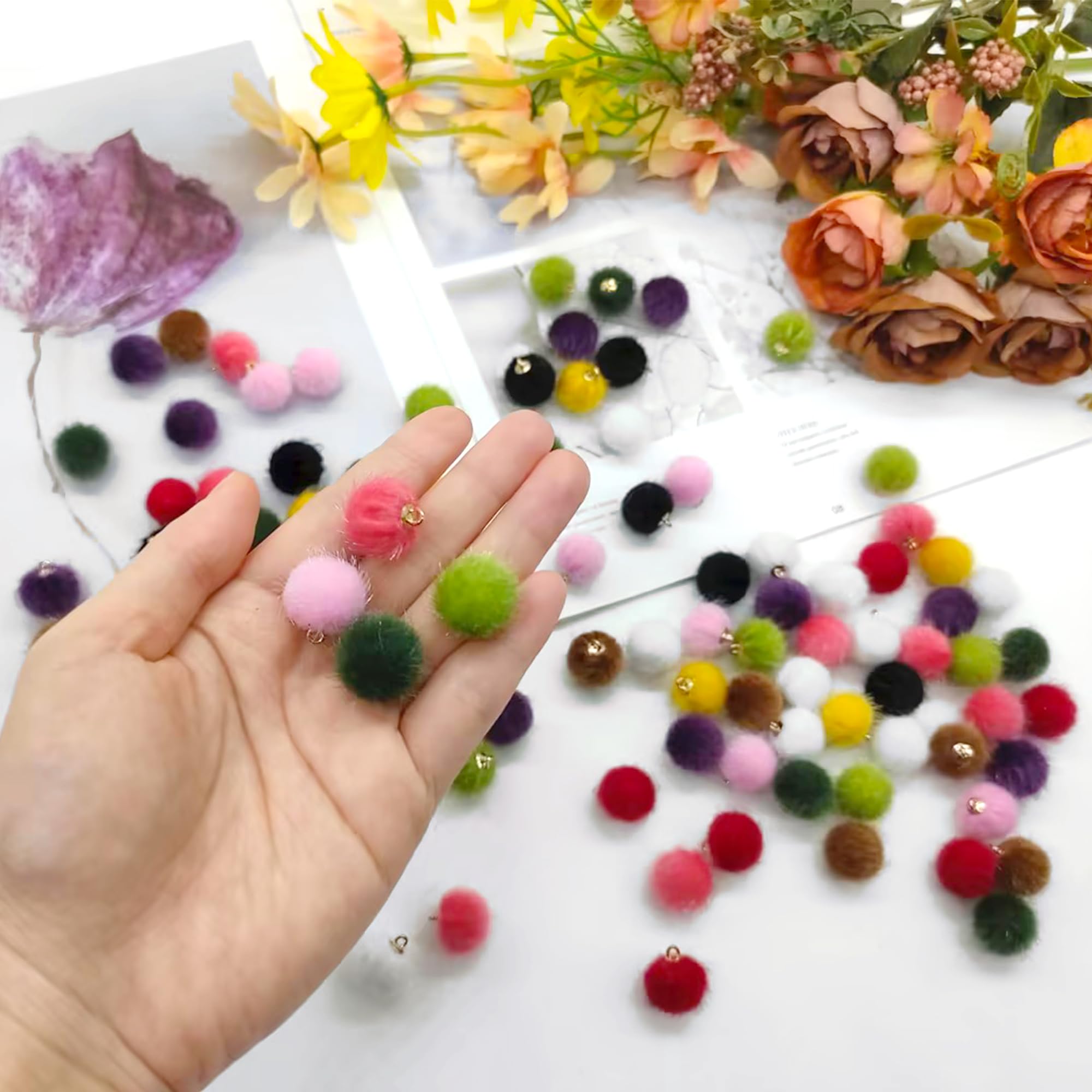 100 Pcs Mini Pompons Peluche DIY - Breloques Pompon Colorées Pour Bijoux, Bracelets, Colliers Et Porte-Clés