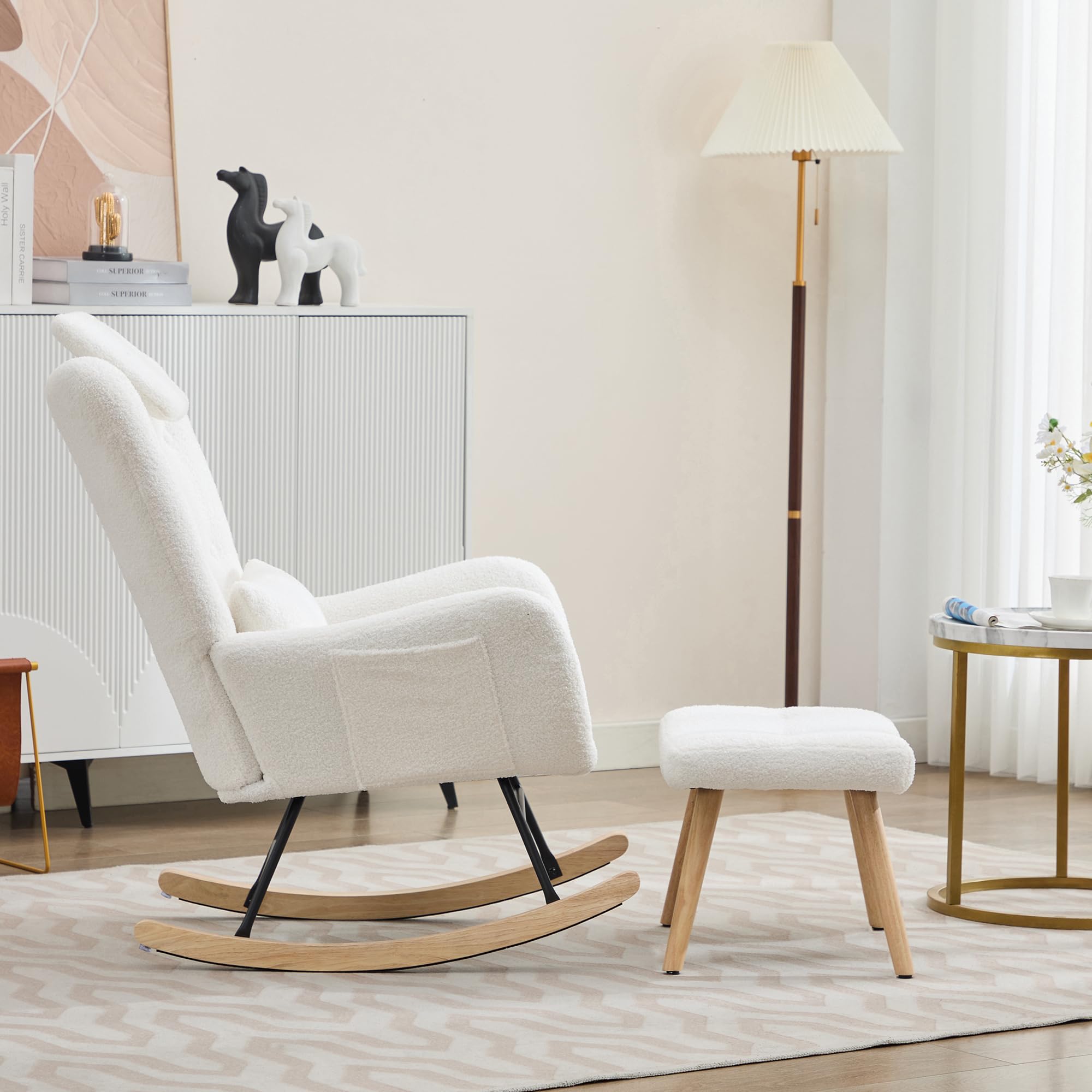 Merax Fauteuil à bascule avec tabouret - Chaise relax ergonomique en velours Teddy avec accoudoirs, coussins de nuque et lombaires - Pieds en bois - Charge maximale : 100 kg - Pour chambre à coucher