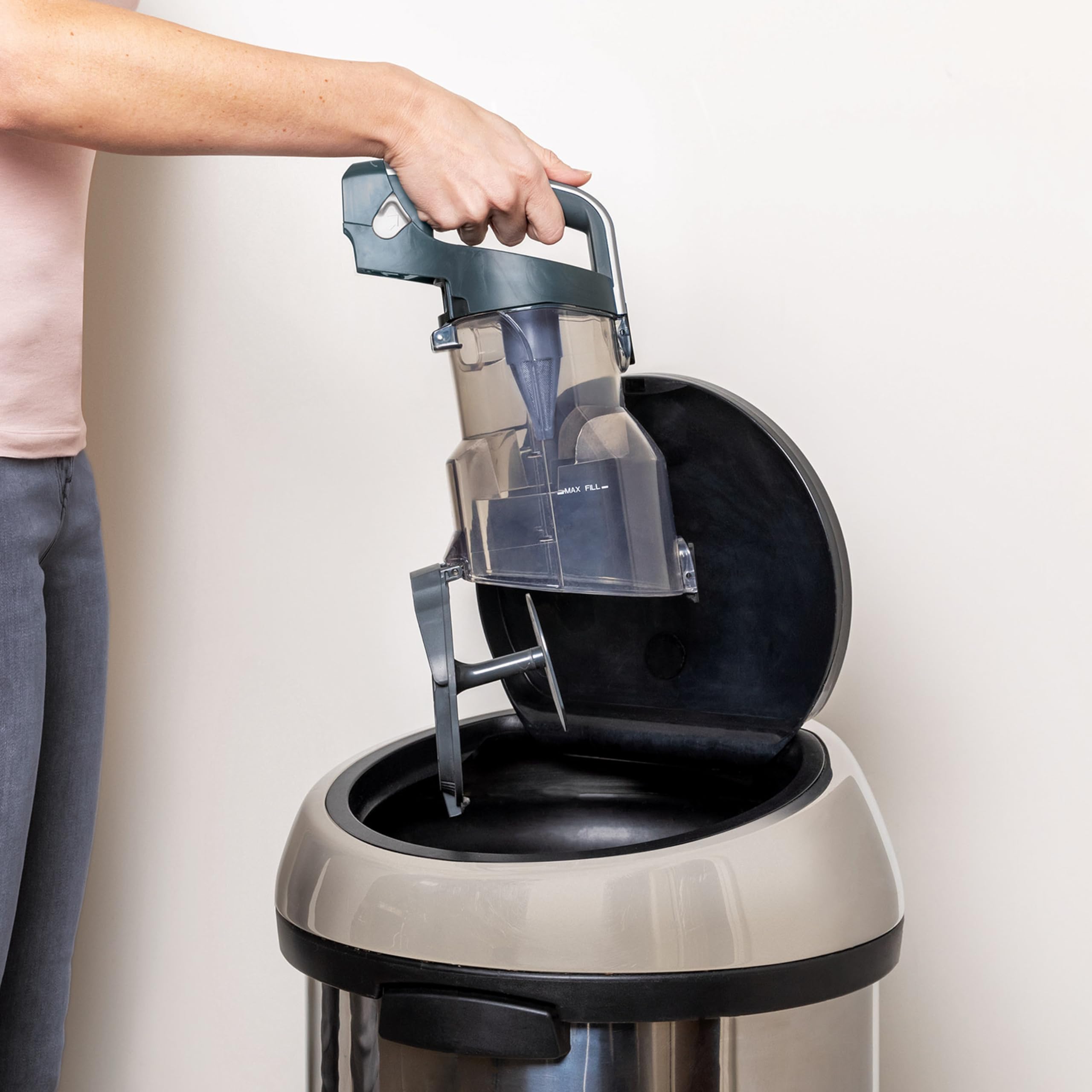 Shark Aspirateur sans Fil de 0,6L avec Anti-Emmêlement, Aspirateur DuoClean Jusqu'à 50 min d'autonomie, Lift-Away, Embout pour Tissus, Suceur Plat, Brosse de Dépoussiérage Argent, ICZ160EU